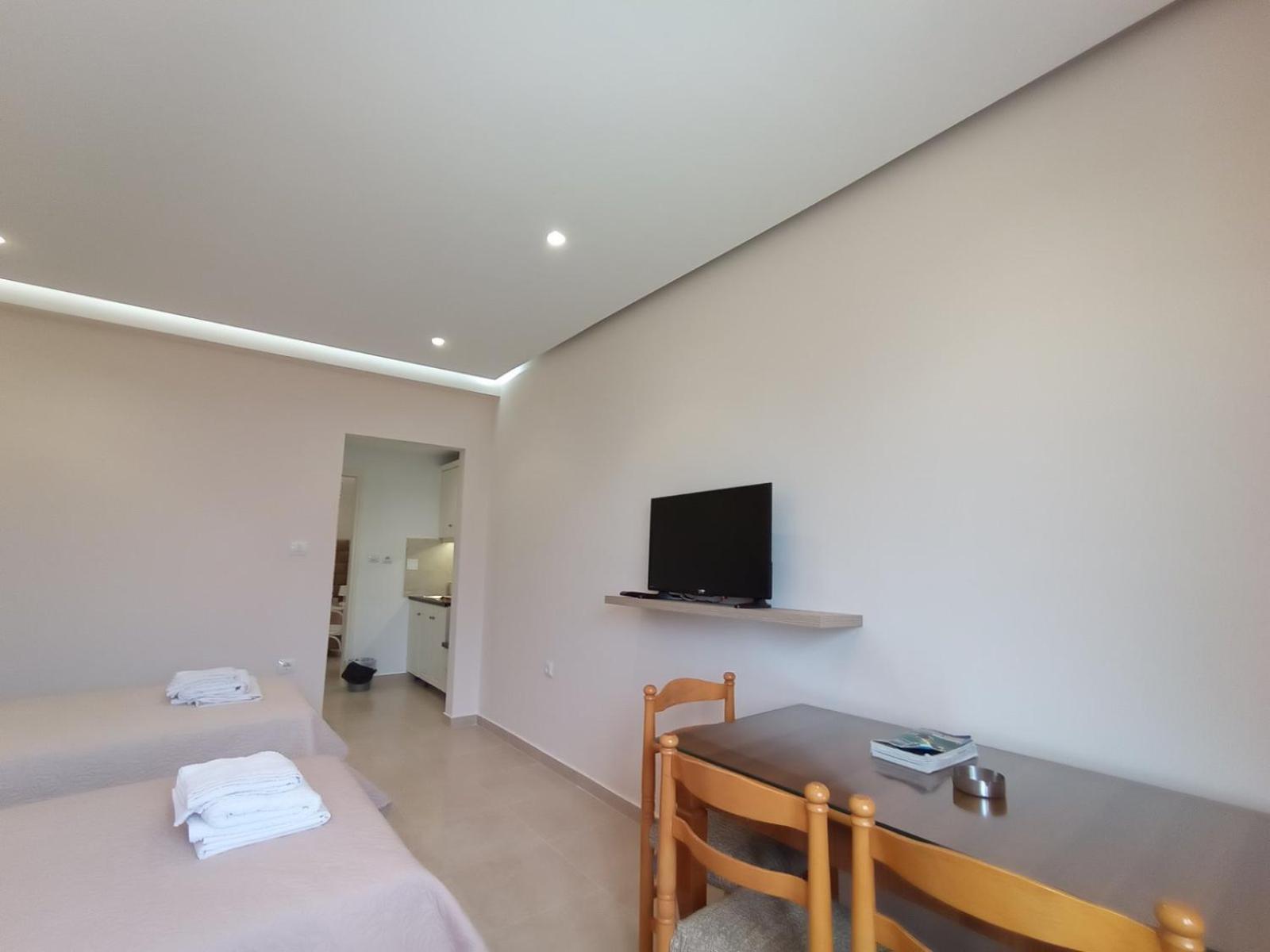 Achilles Apartments Sarandë Exterior foto